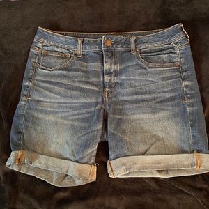 American Eagle Burmuda shorts